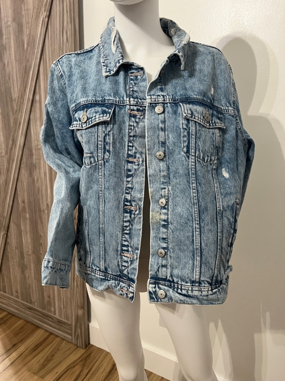 Old Navy Light Wash Denim Jacket in Faded Blue